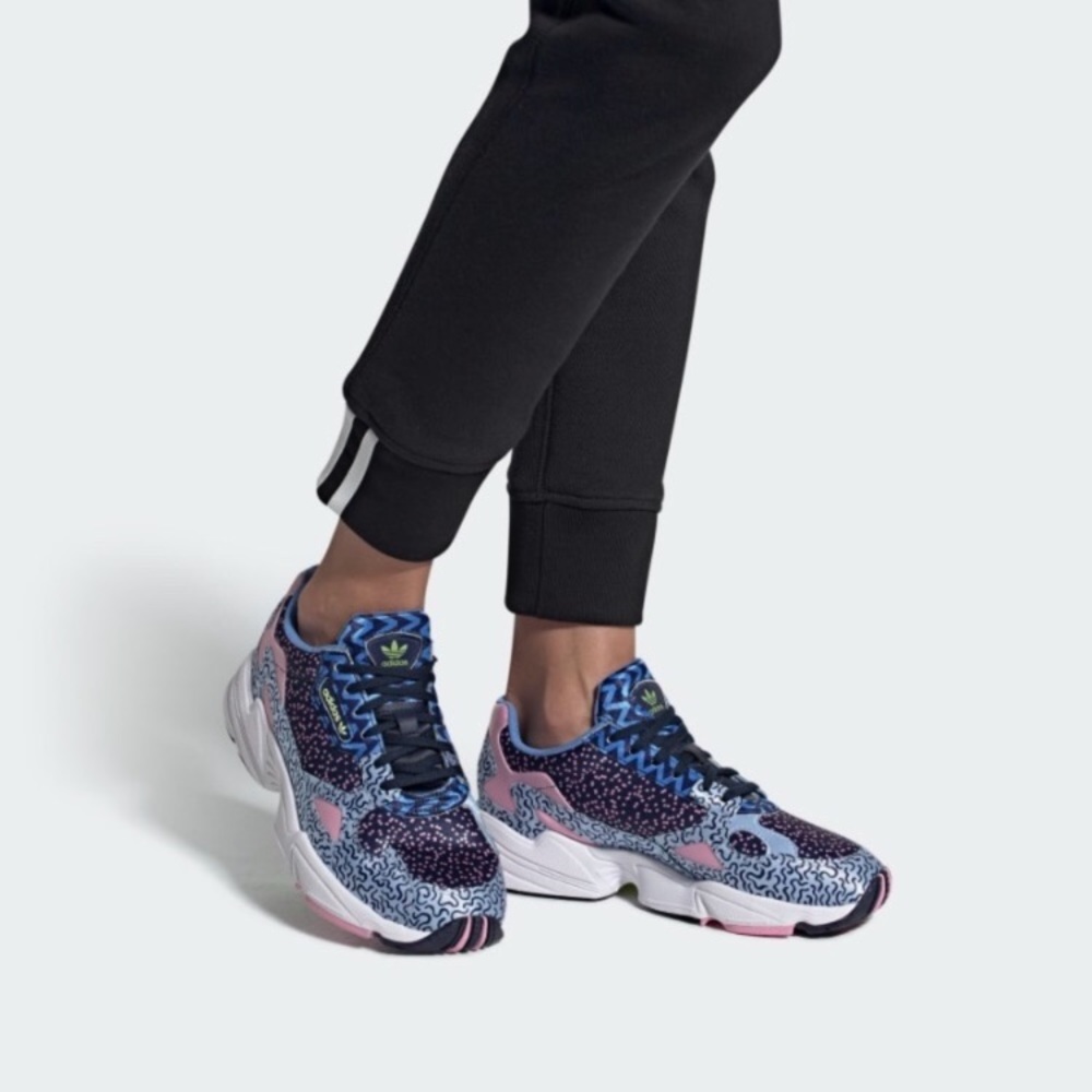 NWT ADIDAS FALCON SNEAKER/SIZE 7